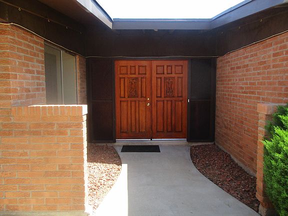 3rd image of 240 N Bull Run Dr