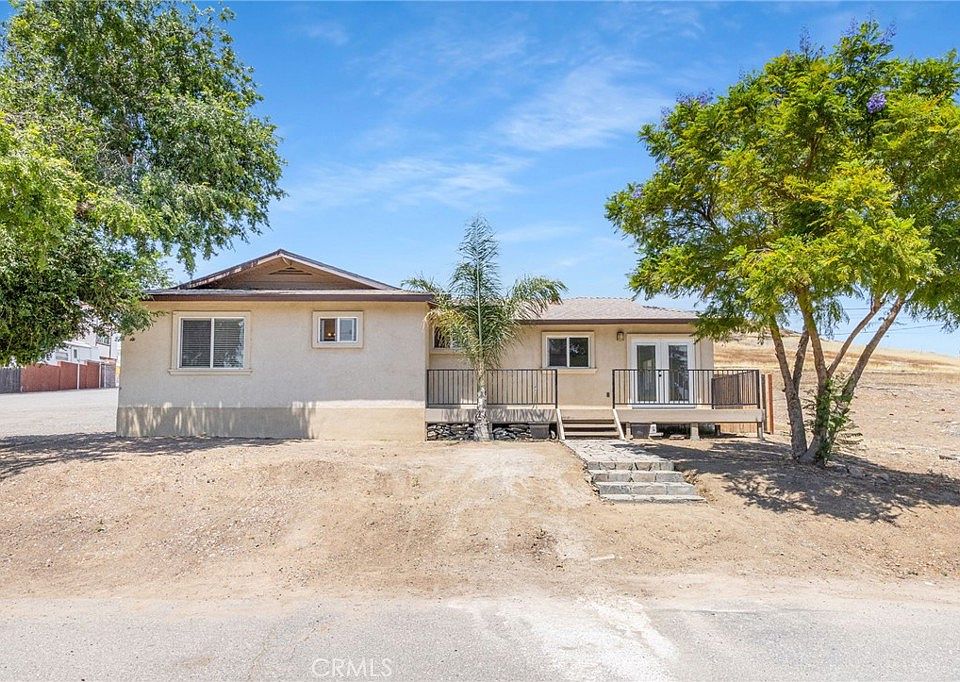 1st image of 17480 Bromley Ave