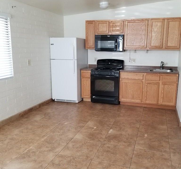 1st image of 902 S Kenwood Cir APT 1