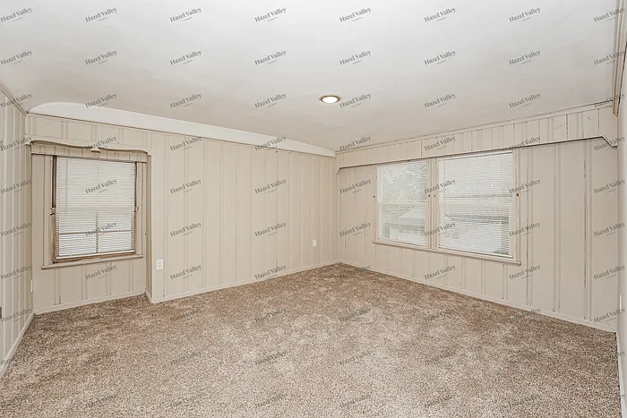 1585 Sheffield Rd — Photo 9