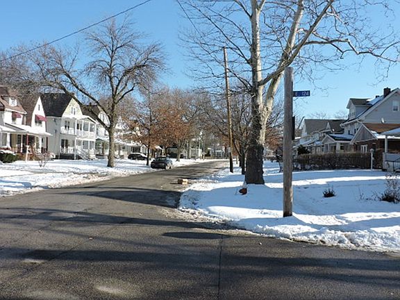 4th image of 12324 Phillips Ave