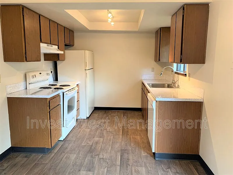 Fountain Court — Photo 4