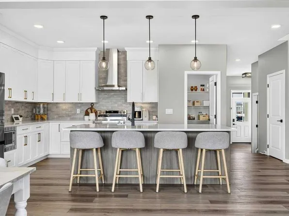 421 S Magnolia Way SE, Calgary, AB T3M 3T4