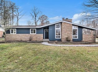 5987 Kingfisher Ln, Clarkston, MI 48346