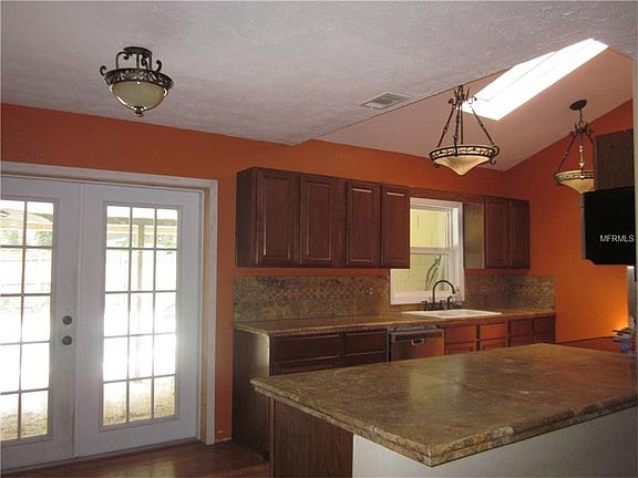 3rd image of 1210 Sagamore Dr