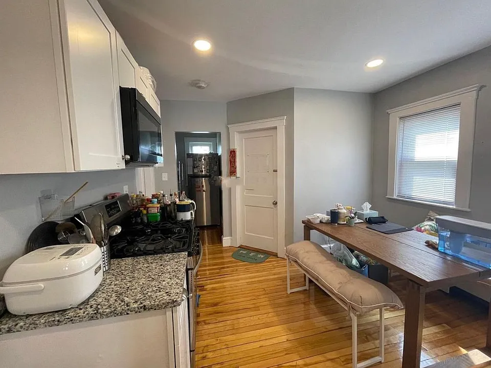 72 Frederick Ave #1