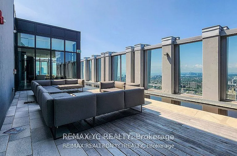 1 Yorkville Ave #710 — Photo 38