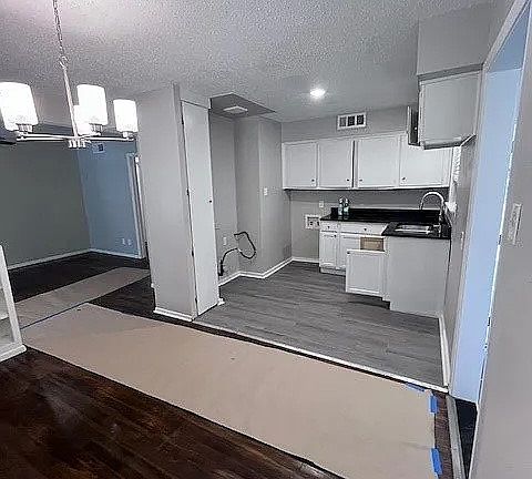 4th image of 2428 Klondike Dr