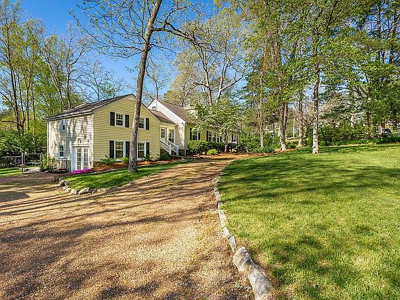 208 Red Riding Hood Tr. HD-4