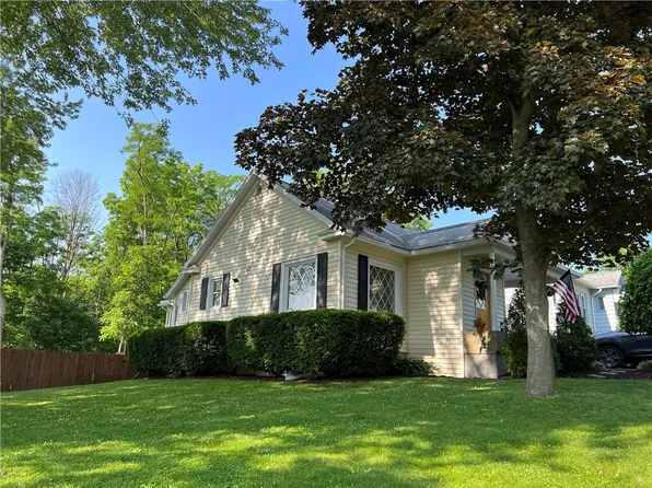 13 Grant Ave, Penn Yan, NY 14527