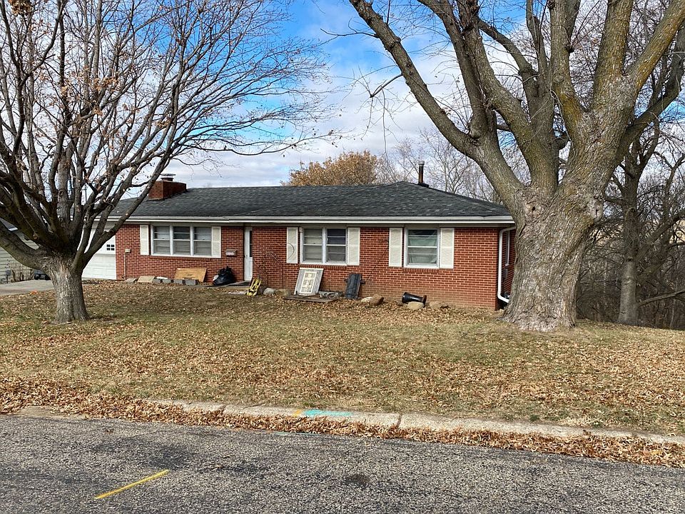 606 Thielen St, Exira, IA 50076 | Zillow