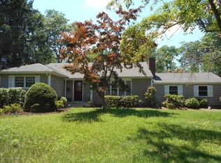 48 Hilltop Cir, Lincroft, NJ