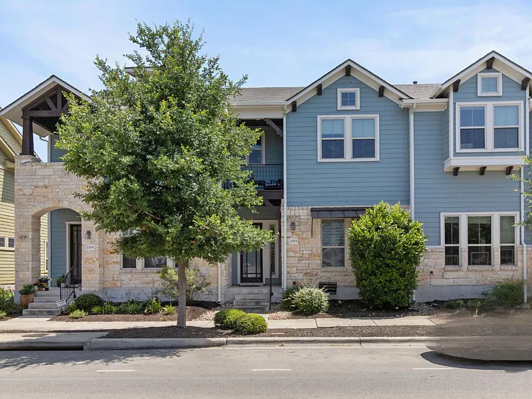 2703 Zach Scott St — Photo 1