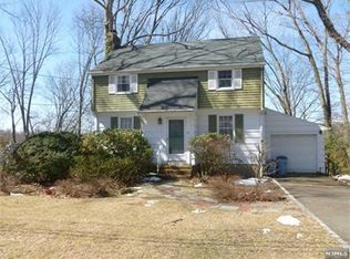 31 Spruce Ter, Wayne, NJ 07470