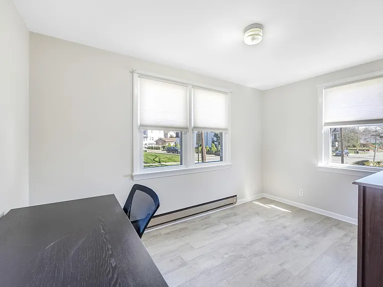 262 James St — Photo 17
