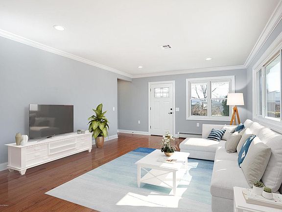 3rd image of 16 Roxton Pl