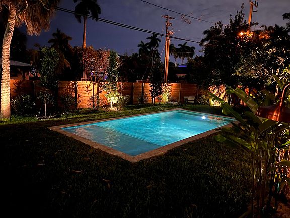 2nd image of 500 N Victoria Park Road