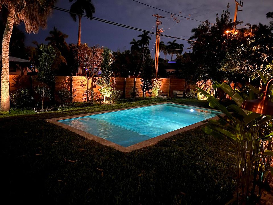 2nd image of 500 N Victoria Park Road