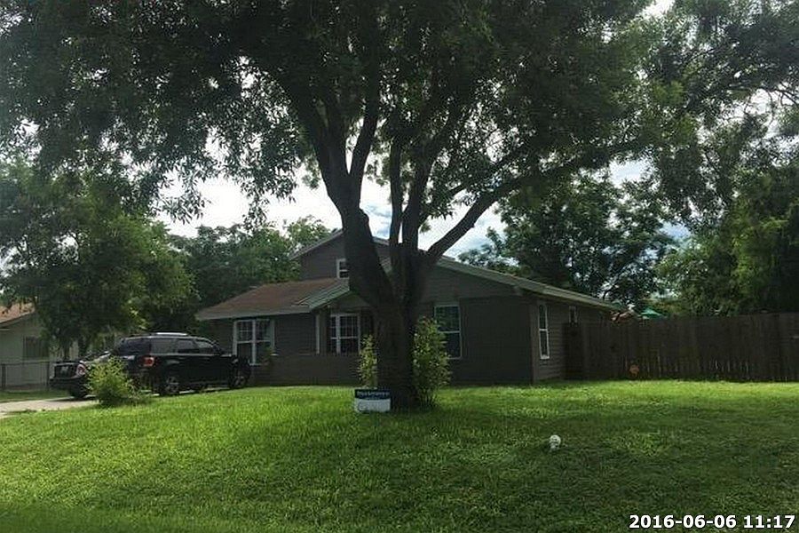 2nd image of 3814 Brookhaven Dr