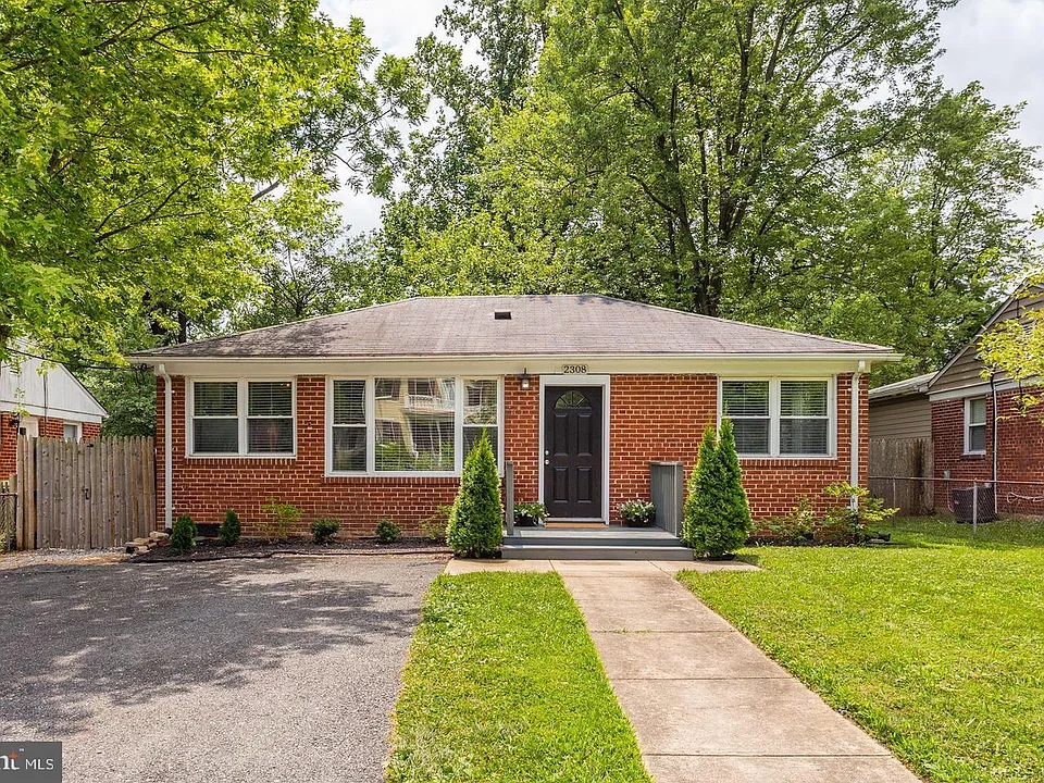 2308 Linden Ln