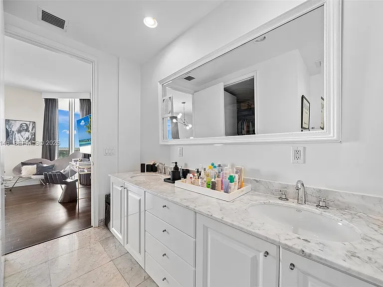 5801 Collins Ave #Penthouse 1600 — Photo 47