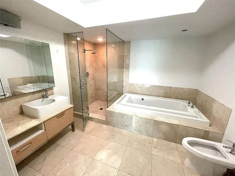 218 SE 14th St #1004 — Photo 18