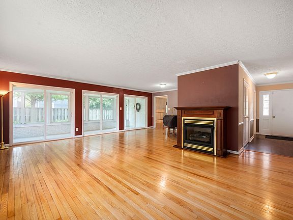 4th image of 2701 W Brook Dr