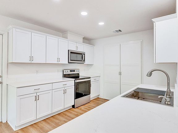 5th image of 1410 Vista Ridge Cv