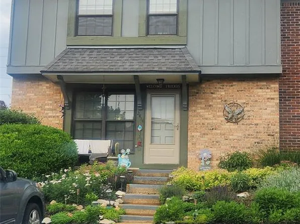 2414 Hiddencrest Ln #115, Ballwin, MO 63021