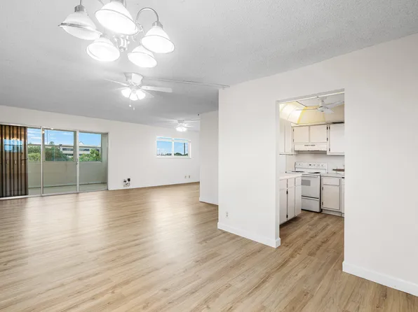 725 Lori Drive #410, Palm Springs, FL 33461