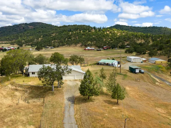 4272 Beagle Rd, White City, OR 97503