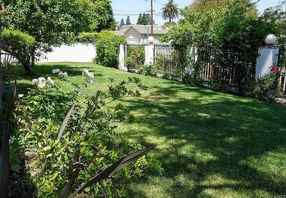 Building Photo - 14936 Camarillo St