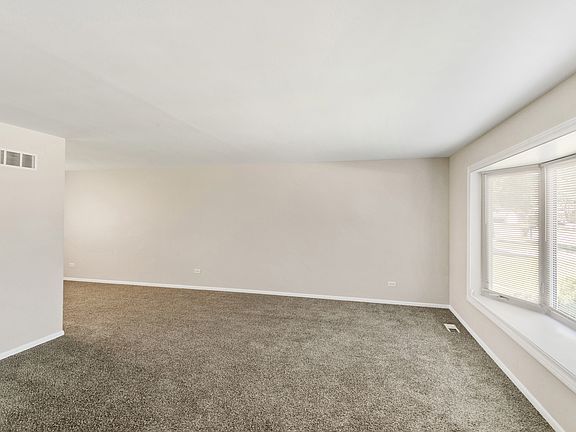 2nd image of 22547 Mission Dr