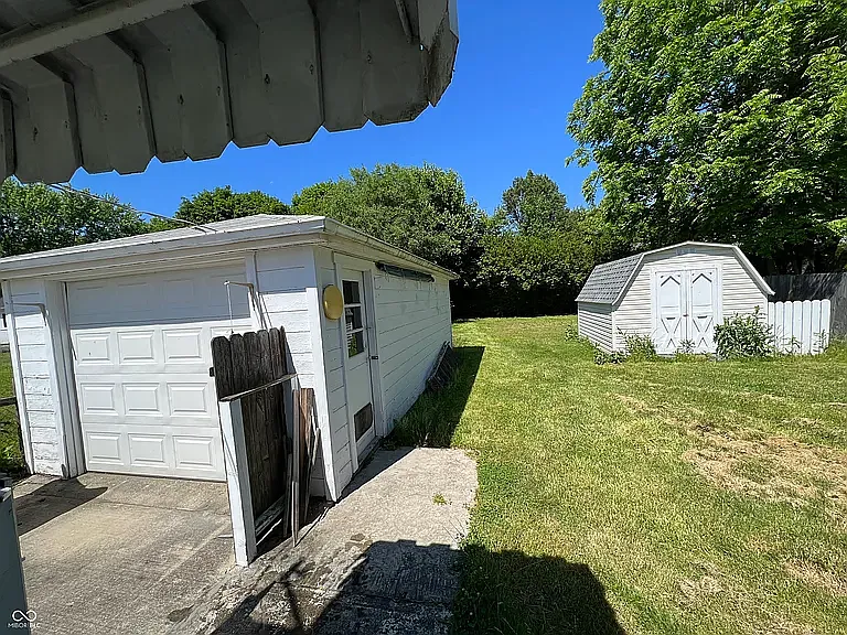 2415 Crystal St — Photo 4