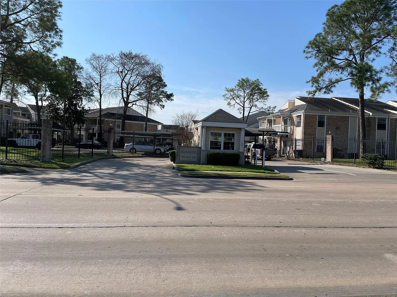 1 bed, 1.0 bath, 704 sqft, $900 — Photo 1