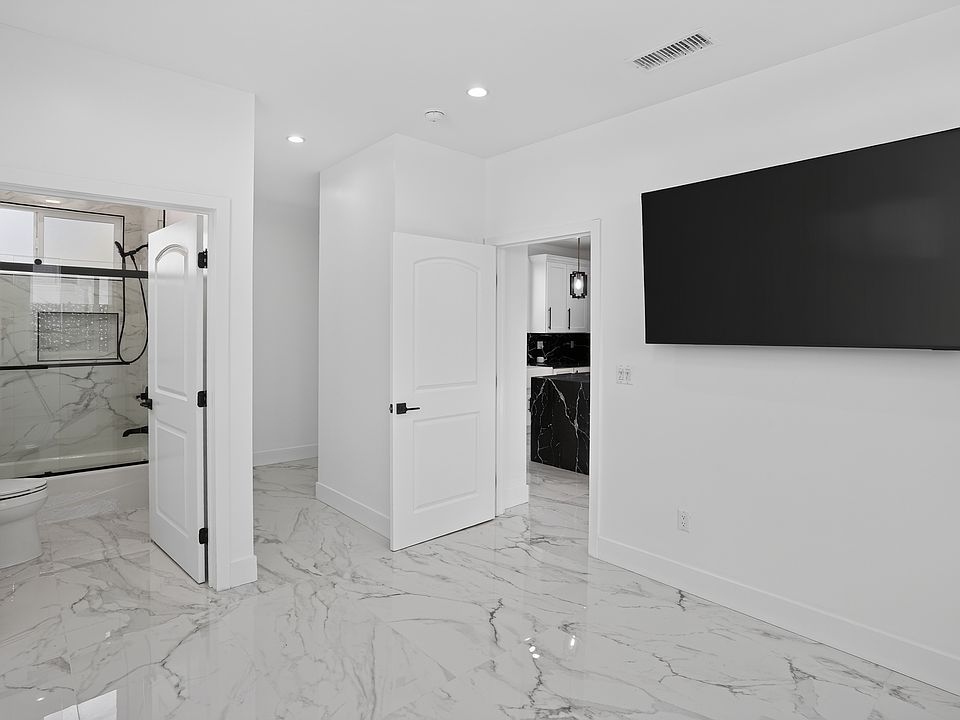 1st image of 2219 Belmont Ln #A