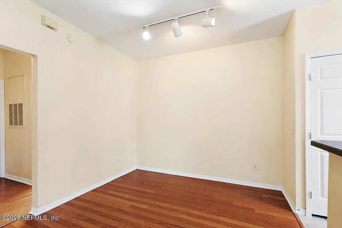 2 bed, 2.0 bath, 1015 sqft, $1,650 — Photo 4