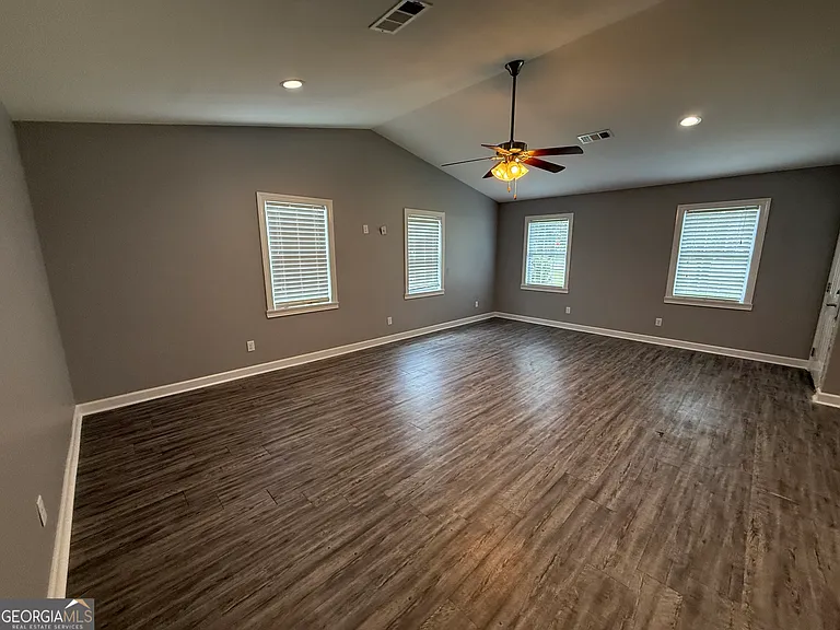 136 Trinity Rd — Photo 16