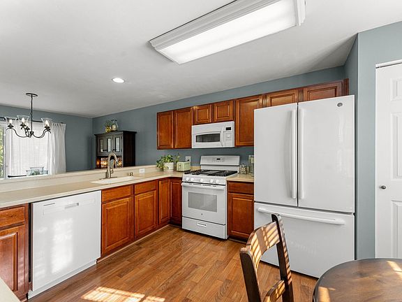 5th image of 1451 Meadowsedge Ln
