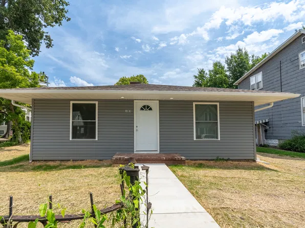 103 S Forest Ave, Carbondale, IL 62901