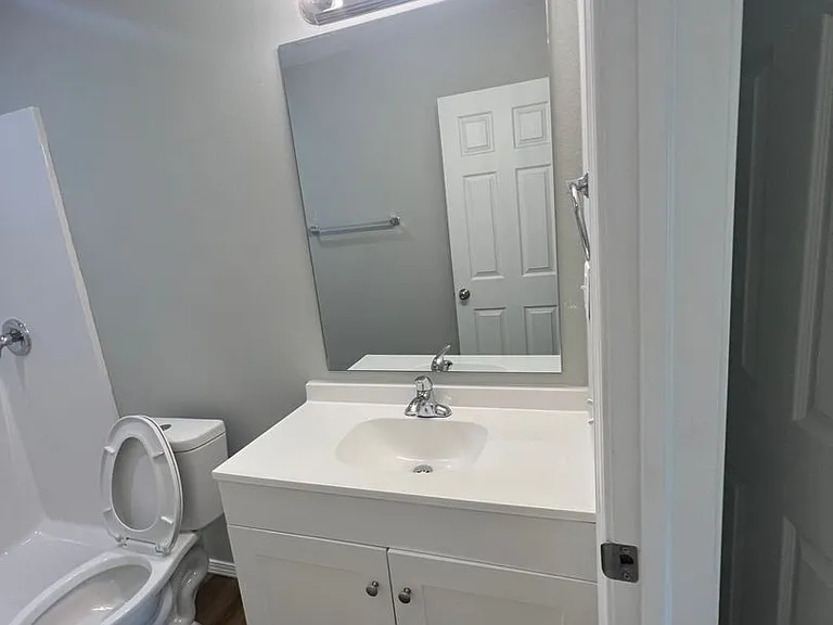 2444 N Benton Ave — Photo 36