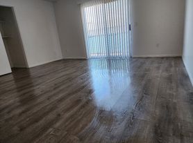16518 Avalon Ave, Victorville, CA