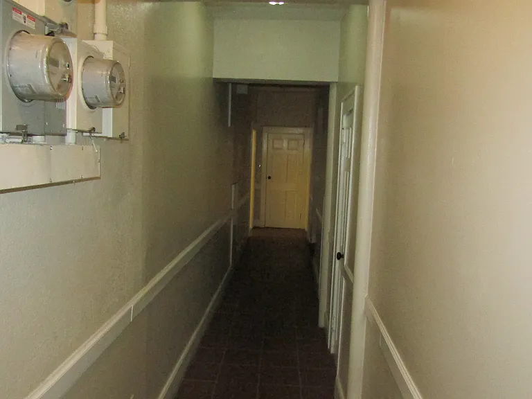 323 N McDuffie St #8 — Photo 2