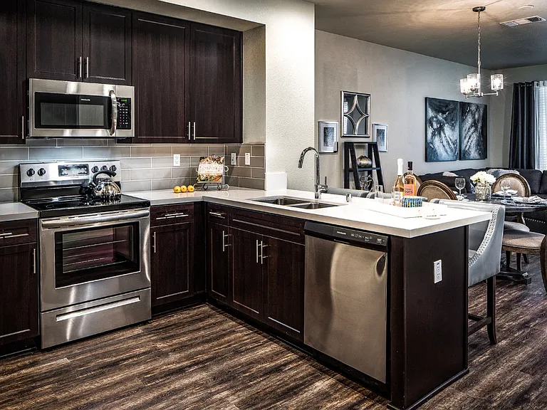 Campus Oaks Apartments — Photo 4