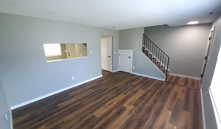 454 N 18th Ave — Photo 2