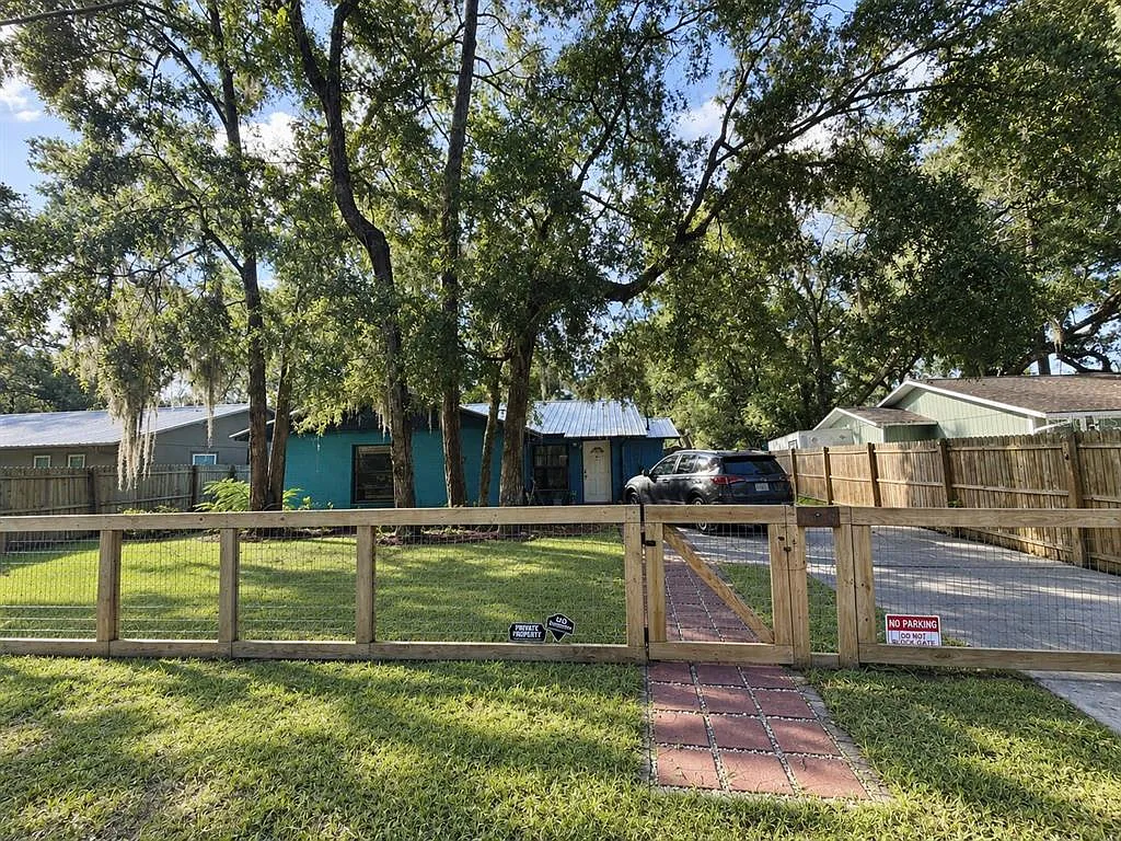 3 bed, 1.0 bath, 990 sqft, $1,600 — Photo 1