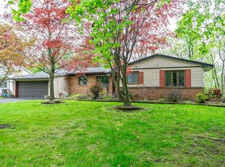 16 Club Dr, Rochester, NY 14609
