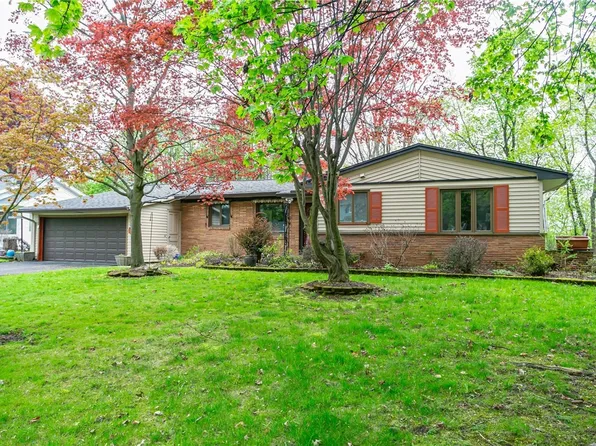 16 Club Dr, Rochester, NY 14609