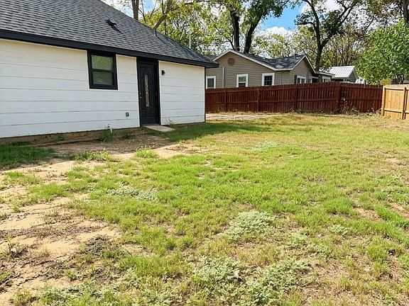 2nd image of 211 Moss Ave