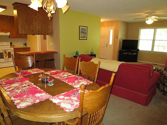 4th image of 147 Hemlock Dr